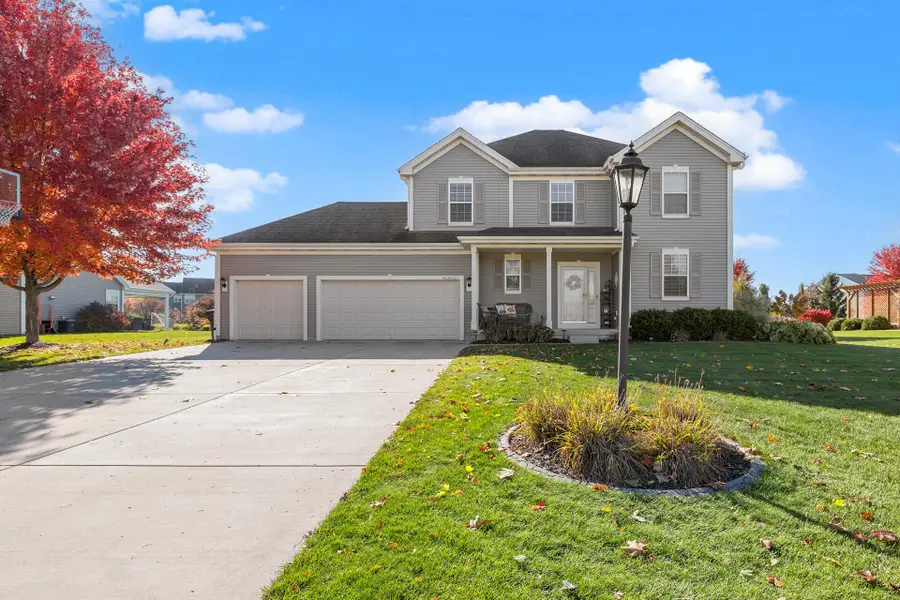 N42W22833 Beacon Ct, Pewaukee, WI 53072 - Image #2