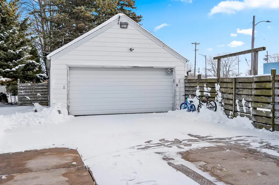 4757 Vista Rd, Manitowoc, WI 54220 - Image #3