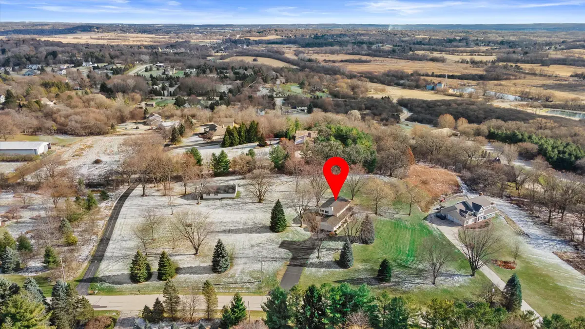 W300S3280 Snowdon Dr, Genesee, WI 53189 - Image #1