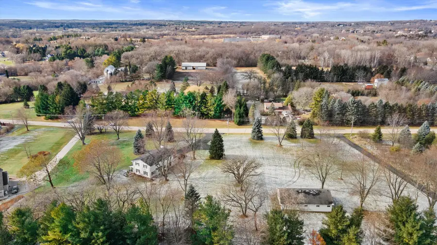 W300S3280 Snowdon Dr, Genesee, WI 53189 - Image #2