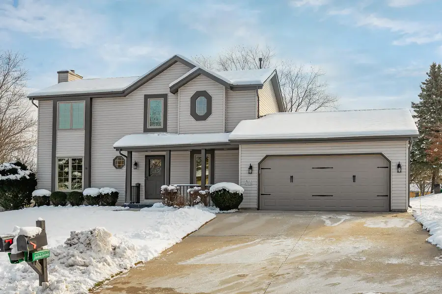 W233N6950 Salem Dr, Sussex, WI 53089 - Image #2