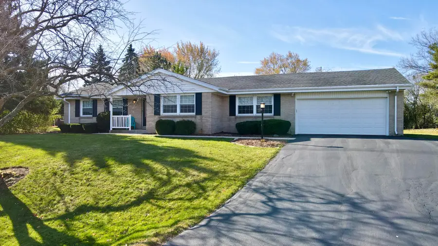 9033 N Seneca Rd, Bayside, WI 53217 - Image #2