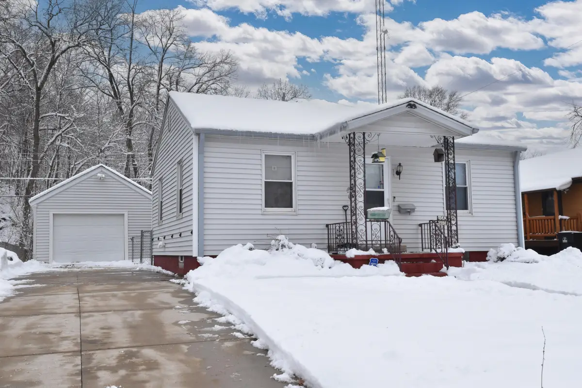 2843 Eisenhower Dr, Racine, WI 53405 - Image #1