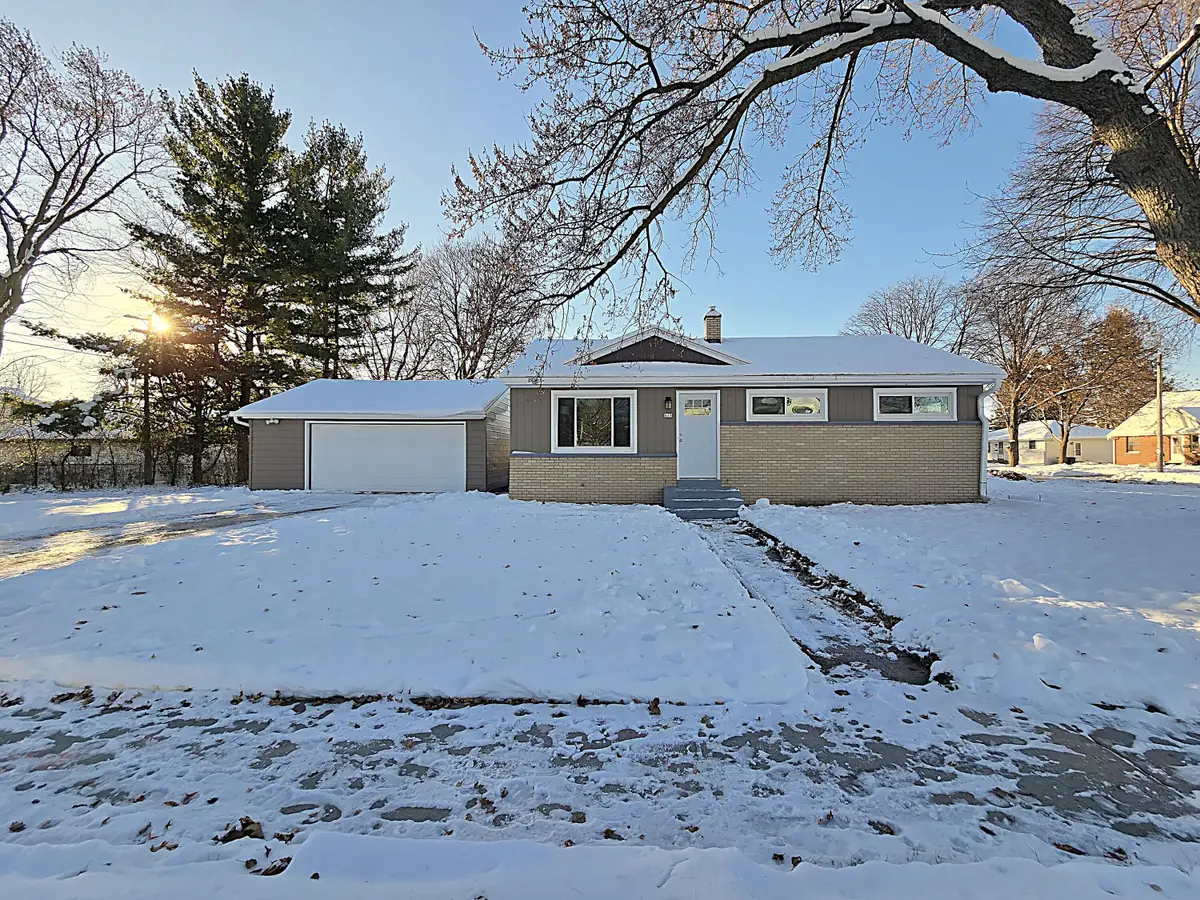419 Peters Dr, Waukesha, WI 53188 - Image #1