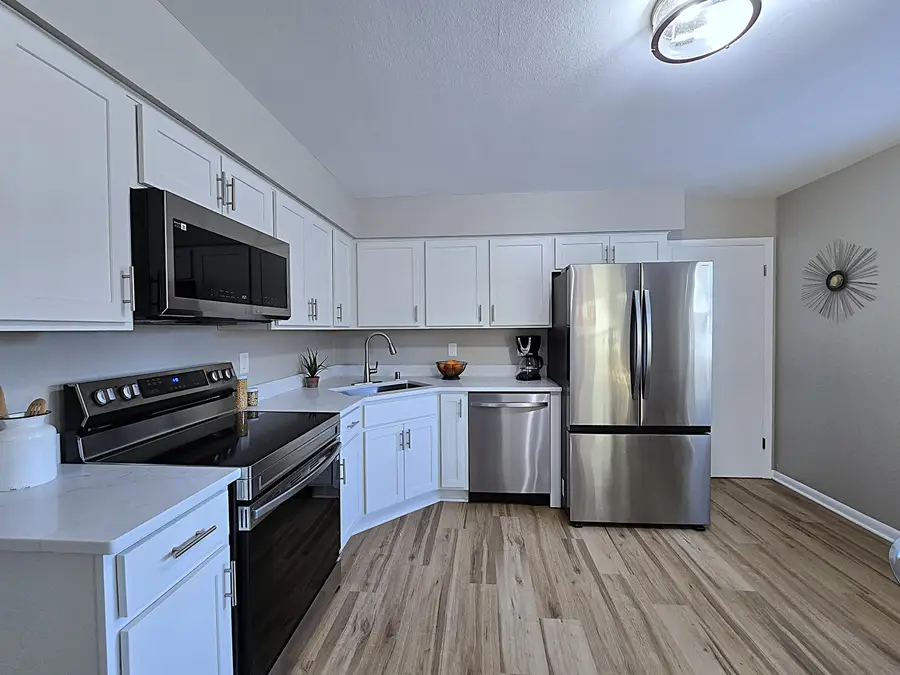 419 Peters Dr, Waukesha, WI 53188 - Image #3