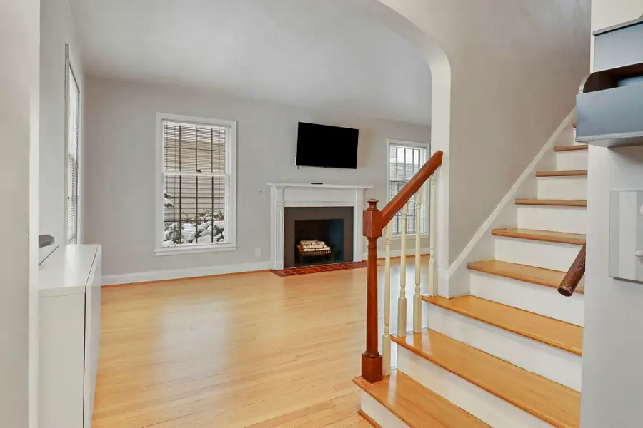 438 Shoreland Dr, Racine, WI 53402 - Image #3