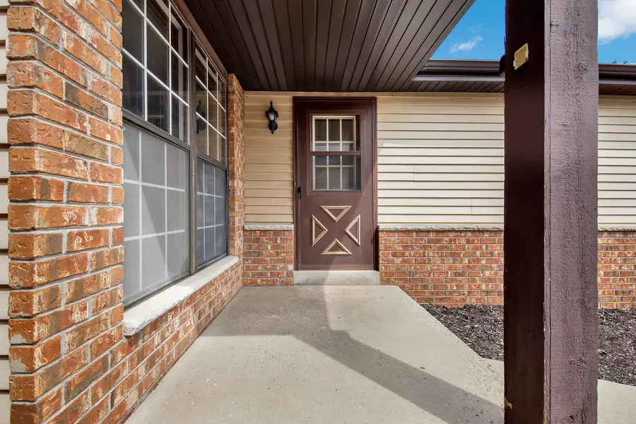 8127 S Legend Dr, Franklin, WI 53132 - Image #3