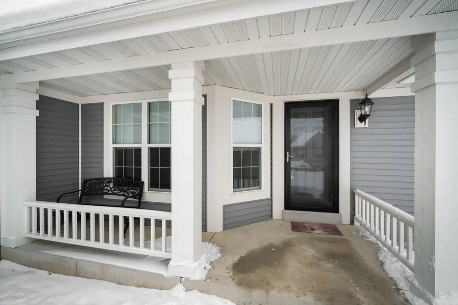 W207N17371 Parkview Dr, Jackson, WI 53037 - Image #2