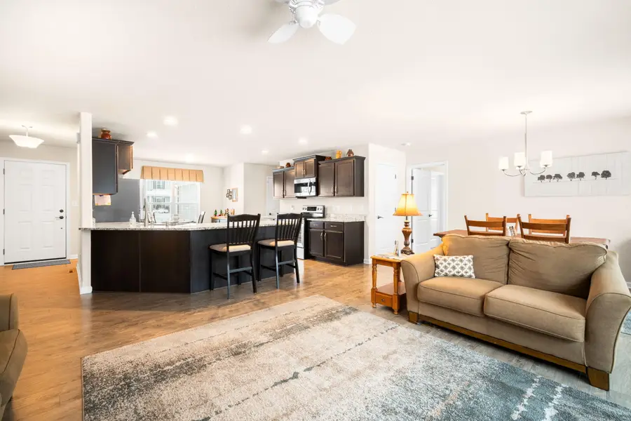 W207N17371 Parkview Dr, Jackson, WI 53037 - Image #3