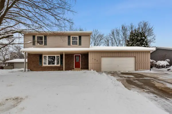 157 S Regis Rd, Saukville, WI 53080