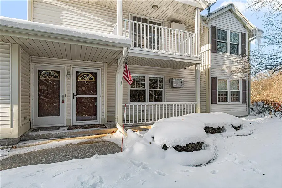 831 Devonshire Ln, West Bend, WI 53090 - Image #2