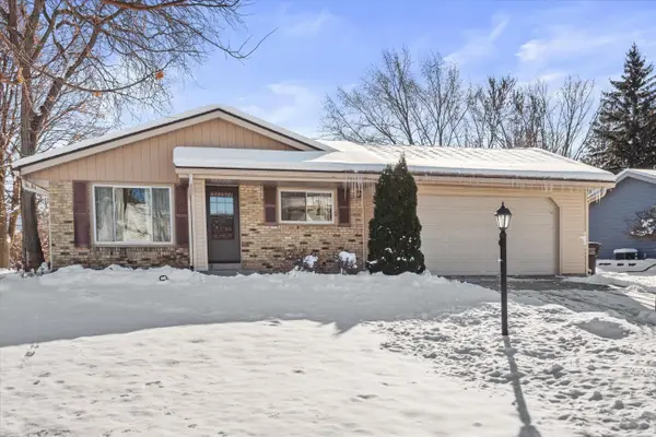 7743 W Plainsview Dr, Franklin, WI 53132