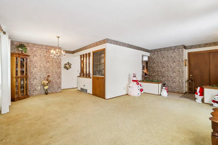 1120 Hemlock Ln, Waukesha, WI 53189 - Image #2