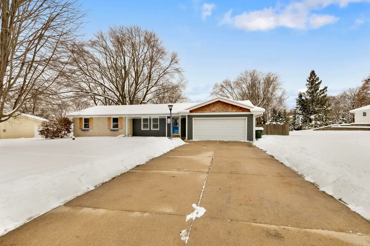 18345 W Michaels Rd, New Berlin, WI 53146 - Image #1