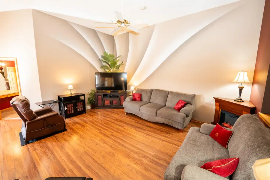 W174N8125 Shady Ln, Menomonee Falls, WI 53051 - Image #3