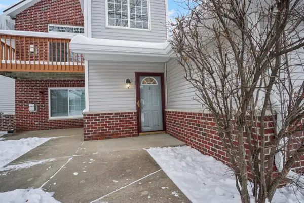 2145 Broken Hill Rd, Waukesha, WI 53188