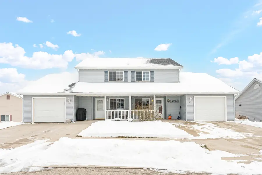 928 Broadmoore Dr, Hartford, WI 53027 - Image #2