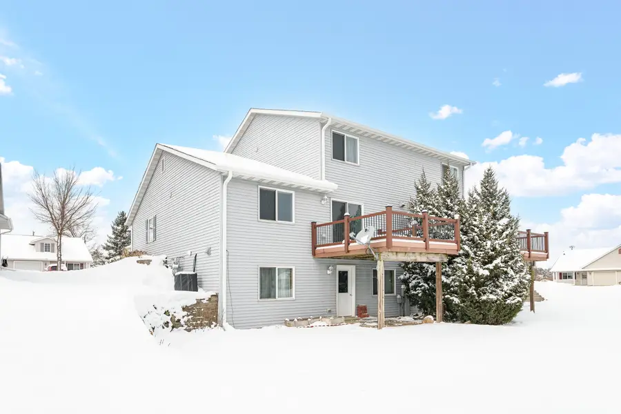 928 Broadmoore Dr, Hartford, WI 53027 - Image #3