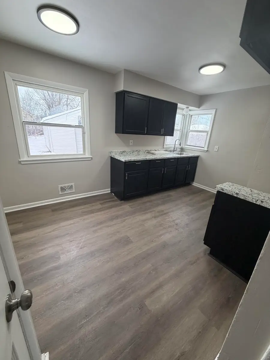 4340 W Eggert Pl, Milwaukee, WI 53218 - Image #2