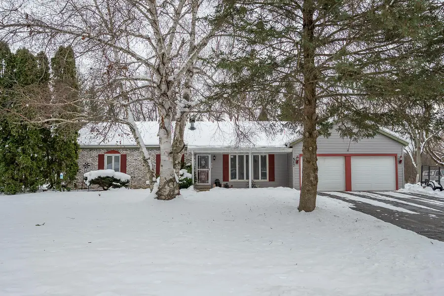 517 Fox Knoll Dr, Rochester, WI 53185 - Image #2