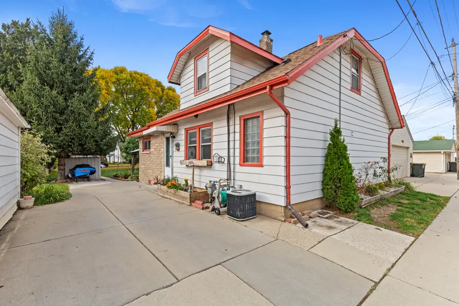 2352 S 79th St, West Allis, WI 53219 - Image #2