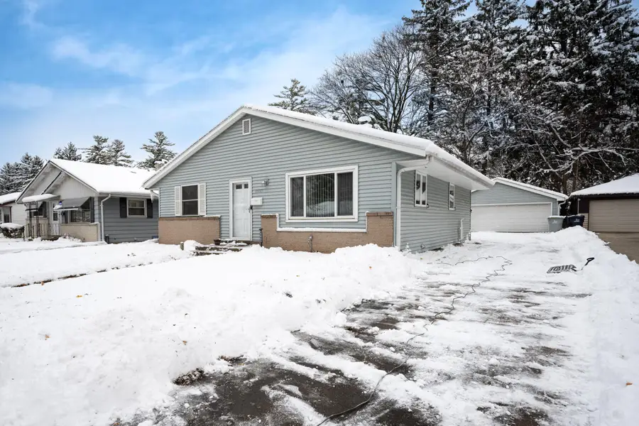 4640 W Brentwood Ct, Milwaukee, WI 53223 - Image #2