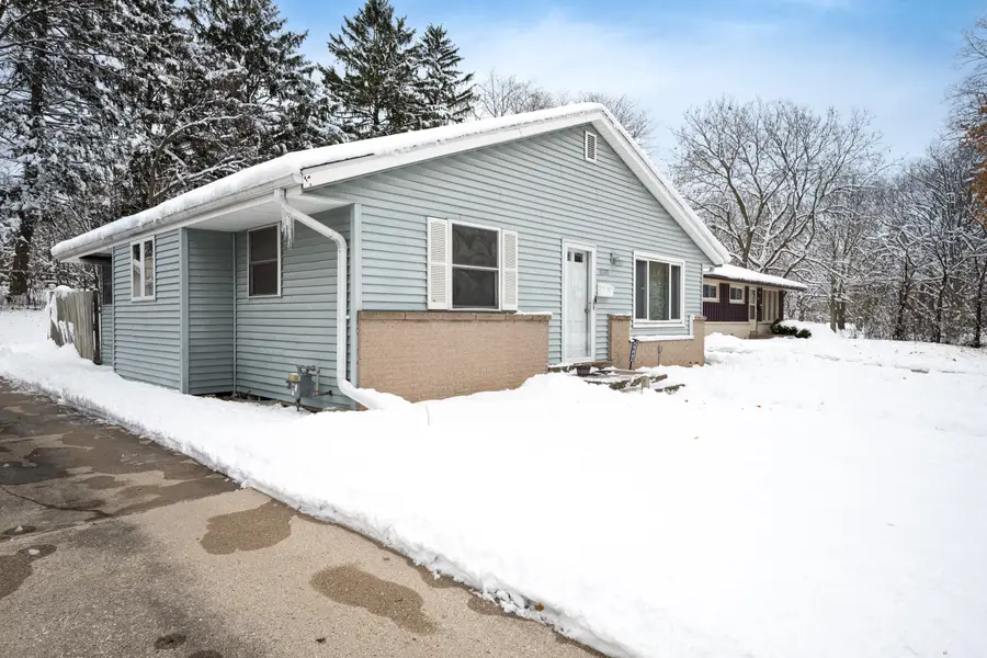 4640 W Brentwood Ct, Milwaukee, WI 53223 - Image #3
