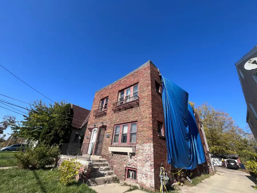 4110 W Fairmount Ave, Milwaukee, WI 53209 - Image #2