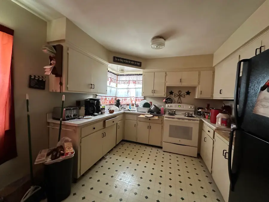 410 Dodie Dr, Waukesha, WI 53189 - Image #2