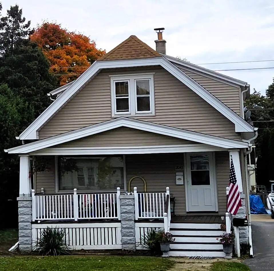 2043 S 81st St, West Allis, WI 53219 - Image #1