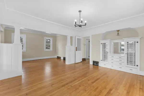 202 W Brown Deer Rd, Bayside, WI 53217