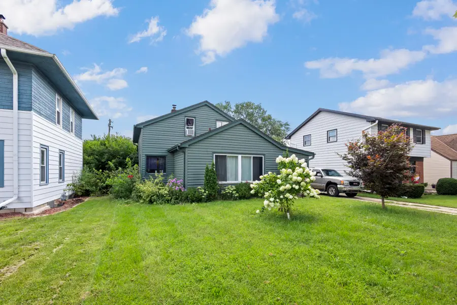 824 S 109th St, West Allis, WI 53214 - Image #2