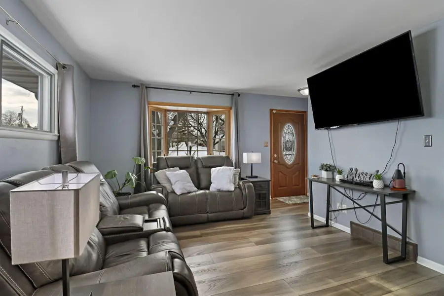 N84W15170 Knoll Ter, Menomonee Falls, WI 53051 - Image #2