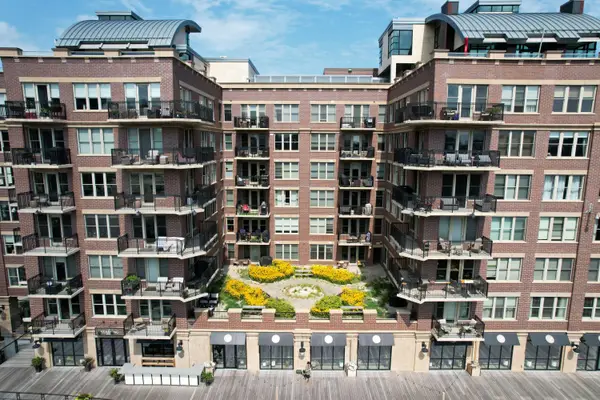 102 N Water St, Milwaukee, WI 53202