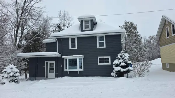 13207 Pioneer Rd, Meeme, WI 53063