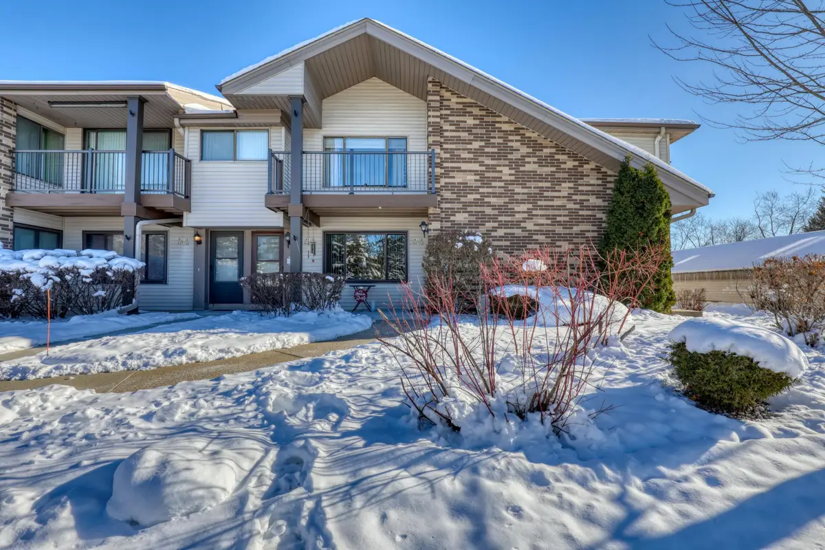 W176N9734 Riversbend Cir E, Germantown, WI 53022 - Image #1