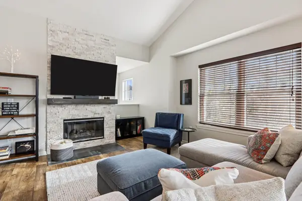 N16W26500 Meadowgrass Cir, Pewaukee, WI 53072