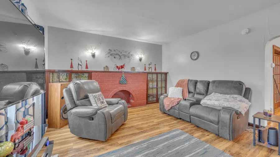 666 W 9th Ave, Oshkosh, WI 54902 - Image #2