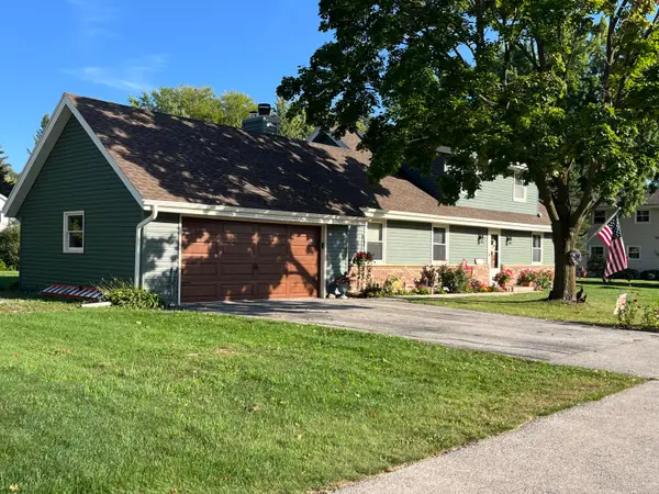 W163S7358 Bay Lane Dr, Muskego, WI 53150