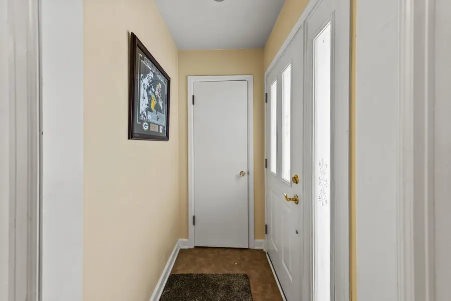 412 E Spooner Rd, Fox Point, WI 53217 - Image #2