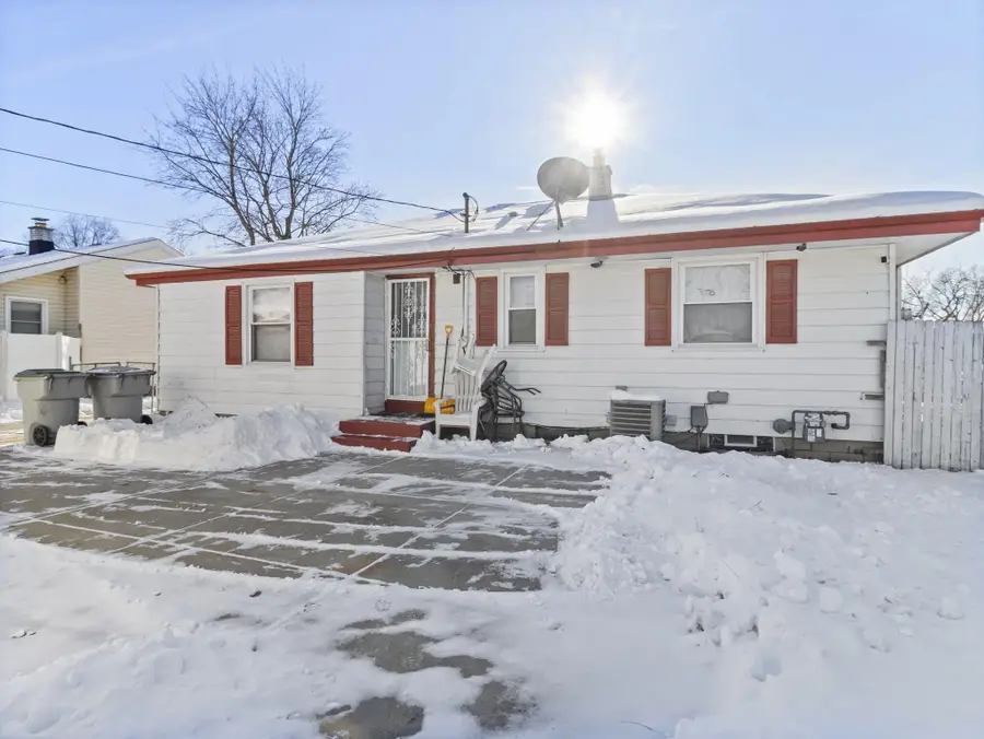 7018 W Brentwood Ave, Milwaukee, WI 53223 - Image #3