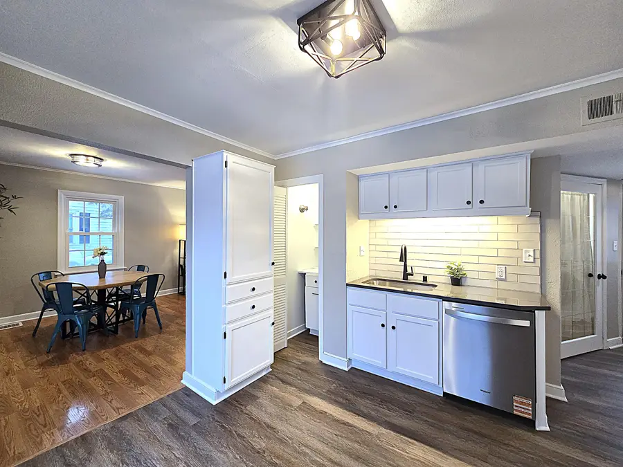 3656 S 46th Pl, Greenfield, WI 53220 - Image #2