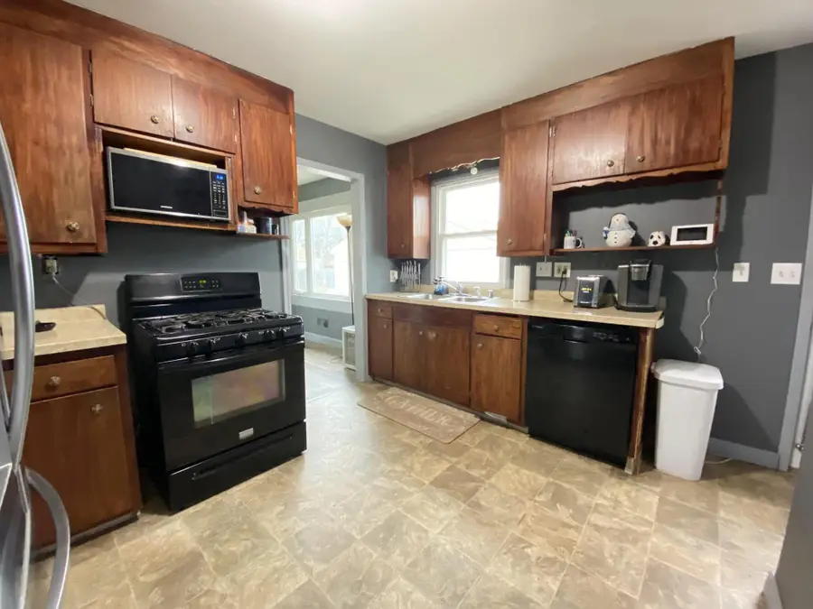 2719 Carpenter Ave, Racine, WI 53403 - Image #2