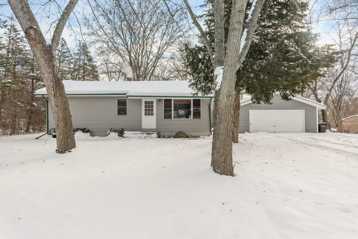 2828 S Franklin Dr, New Berlin, WI 53151 - Image #1