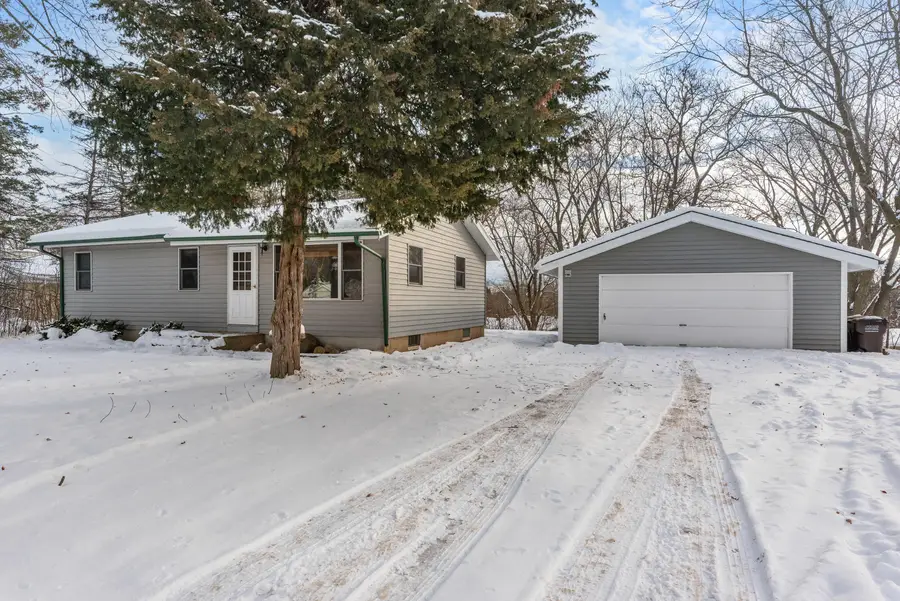 2828 S Franklin Dr, New Berlin, WI 53151 - Image #2