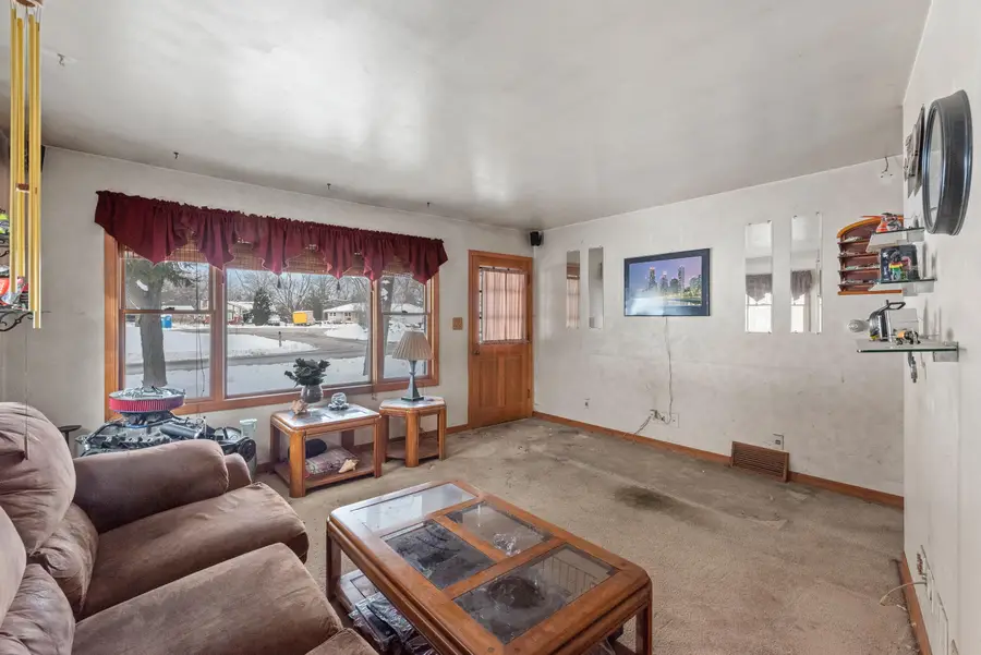 2828 S Franklin Dr, New Berlin, WI 53151 - Image #3