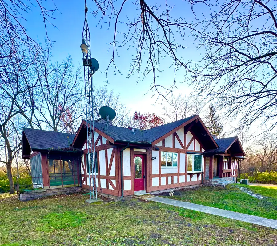 11901 Fox River Rd, Salem Lakes, WI 53192 - Image #2