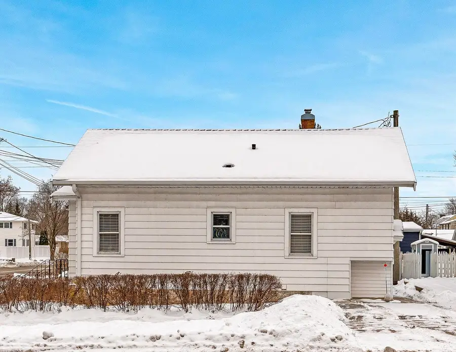 304 Losey Blvd S, La Crosse, WI 54601 - Image #2