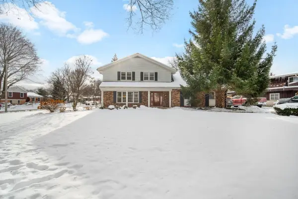 3390 N Knoll Blvd, Wauwatosa, WI 53222