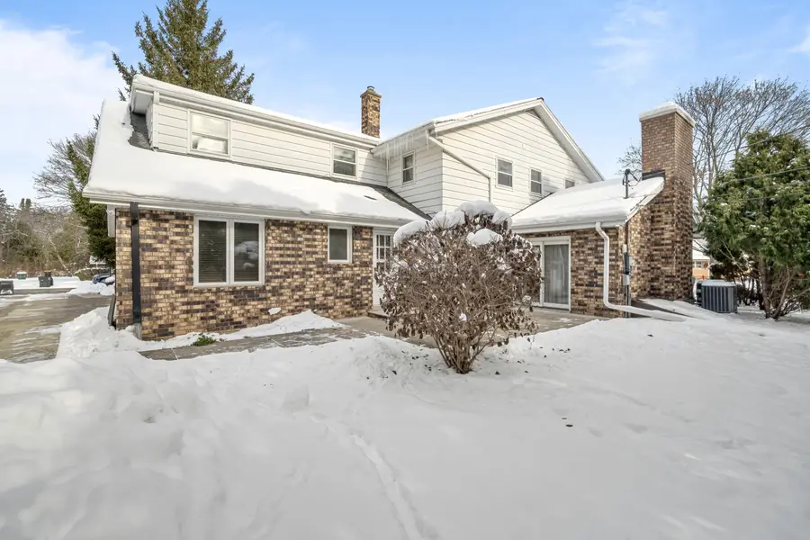 3390 N Knoll Blvd, Wauwatosa, WI 53222 - Image #2